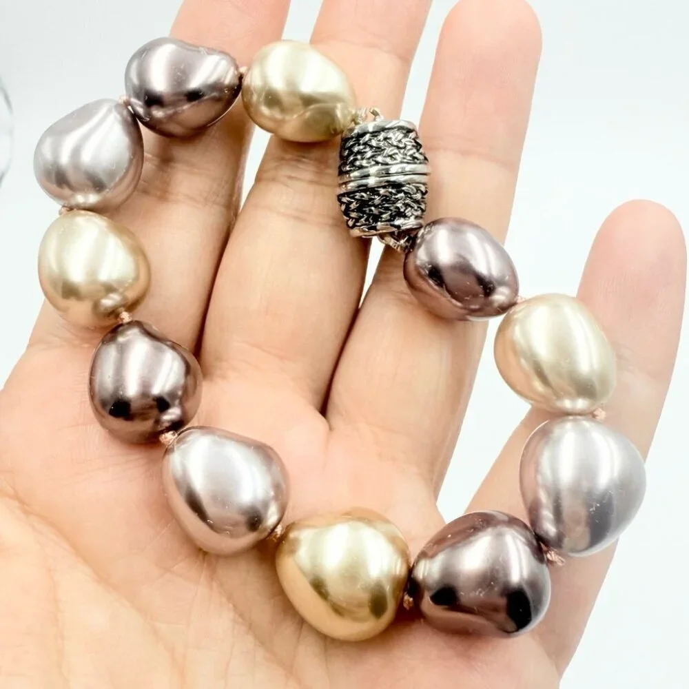 Elegant Multicolor Chunky Faux Pearl Bracelet with Magnetic Clasp